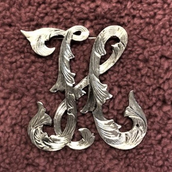 Jewelry - Vintage Silver "H" Momgram Pin